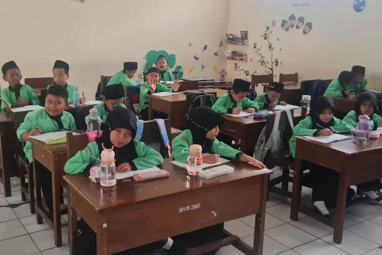 Suasana belajar mengajar di MIN 1 Kota Depok, baru-baru ini. (ANDIKA EKA/RADAR DEPOK)