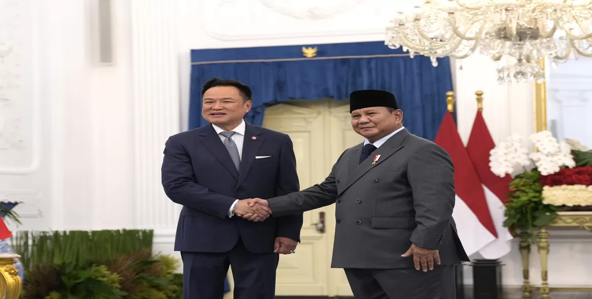 Presiden Prabowo Subianto berjabat tangan pasca-pertemuan Second Leaders' Consultation bersama PM Thailand Anutin Charnvirakul yang melakukan kunjungan kenegaraan di Istana Merdeka, Jakarta, Senin (3/8/2026). (Kalimantansatu.com/Dok. Bakom RI)