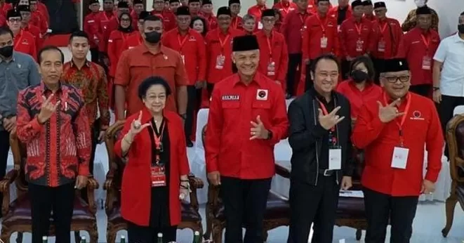 Jokowi dan Megawati serta Ganjar hadir di Rakernas III  PDIP, Lenteng Agung, Jakarta Selatan, Selasa, (6/6/2023). (Akun Instagram @pdiperjuangan)