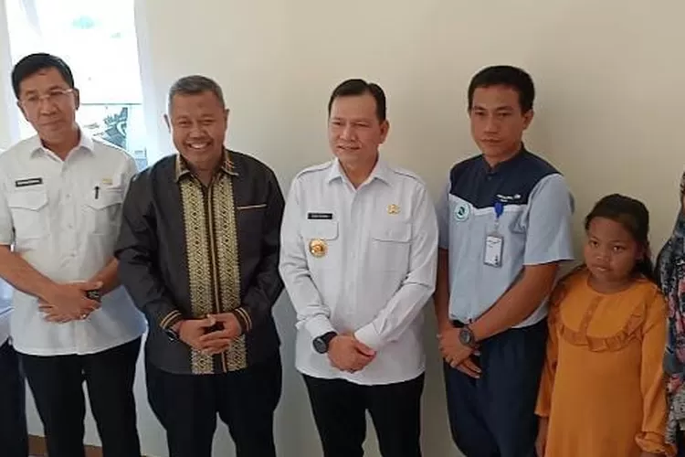 Foto bersama Executive General Manager PT Angkasa Pura II, R.Iwan Winaya Mahdar,ST,MM (Yanti/KetikPos.com)