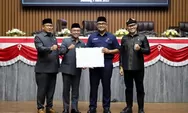 Wali Kota Bandung Hadiri Rapat Paripurna Bahas Raperda Perubahan Pajak dan Retribusi Daerah