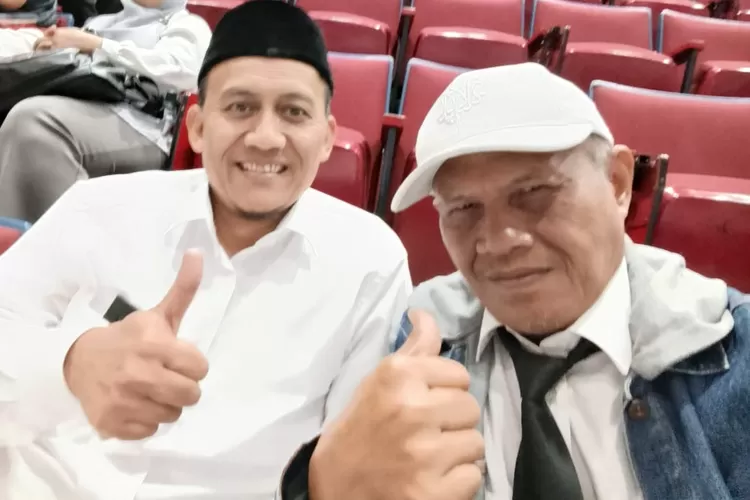 Kanan Beni Bunyamin Guru Sejarah SMA di Sukabumi Selatan (GoraJuara.com/dok AKSI)