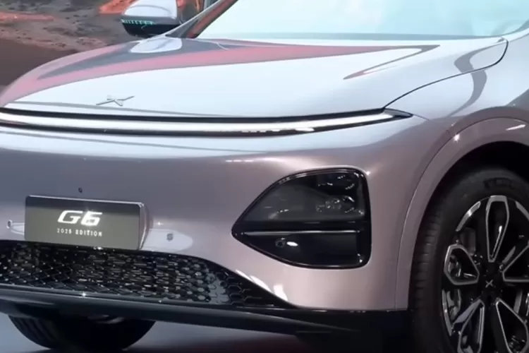XPeng G6 2025 adalah SUV listrik terbaru yang menawarkan berbagai peningkatan signifikan, teknologi AI canggih, dan kemampuan pengisian cepat 5C. (Tangkapan Layar YouTube DPCcars)