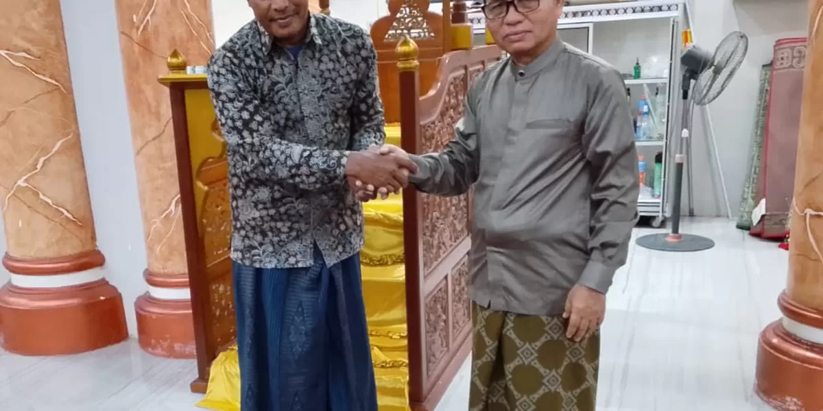 Foto: Ketua Harian Pramuka Abdya Usmadi (kanan) menggelar kegiatan Safari Ramadhan 1447 Hijriah di Masjid Al Asy&rsquo;ariah, Gampong Geulanggang Gajah, Kecamatan Kuala Batee, Rabu (25/2/2026) kemaren 