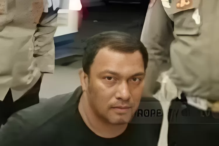 Sosok Aipda Nikson Pangaribuan, pelaku pembunuhan ibu kandung di Cileungsi. (YouTube tvOne News)