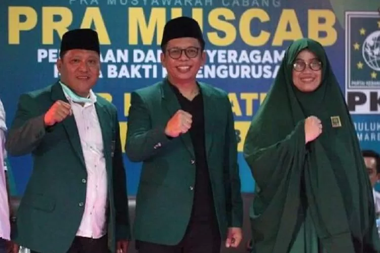 Ketua PKB Bulukumba Fahidin HDK bersama Tomy Satria Yulianto (tengah) dan Andi Soraya Widyasari.