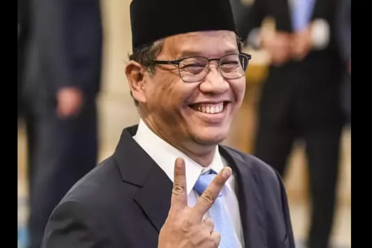 Wajah capai dan senyum ceria khas Menkeu Purbaya. ist