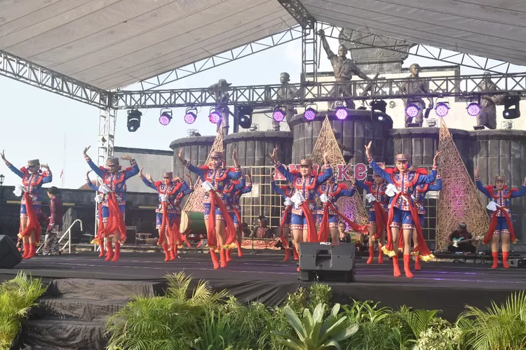 Kalurahan Giripeni Kulon Progo menampilkan seni angguk pada Gelaran Selasa Wagen di Monumen SO1 Maret  (Dokumen Dinas Kebudayaan DIY)