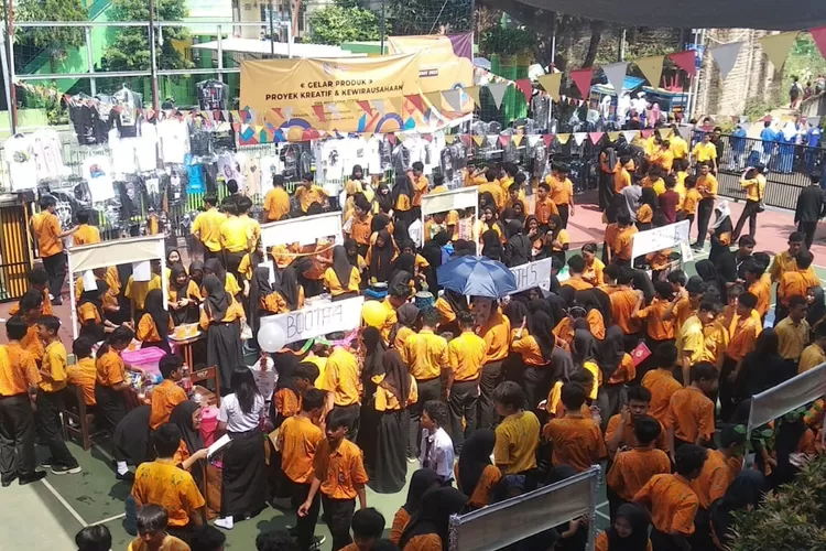 SMK Multicomp Depok Jurusan Perhotelan mengadakan seminar UMKM dan market day, untuk untuk menumbuhkan jiwa kewirausahaan bagi seluruh siswa siswi, khusunya kelas 12