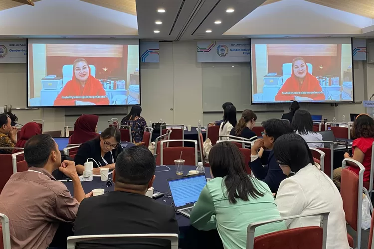 Wali kota Semarang, Hevearita Gunaryanti Rahayu saat memberikan materi sharing session dalam ajang UN Public Services Forum di Incheon, Korea Selatan, Selasa (25/6)
