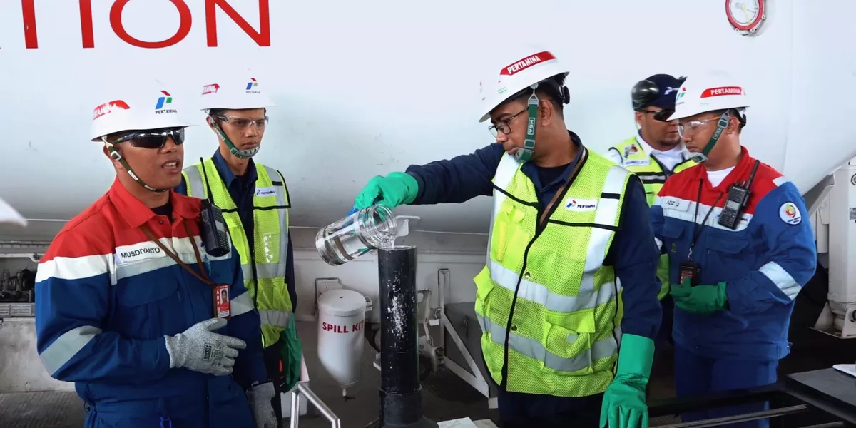Menjelang Idulfitri 2026 Masehi/1447 Hijriah, PT Pertamina (Persero) memastikan kesiapan pasokan energi nasional guna mendukung kelancaran arus mudik Lebaran. Kesiapan tersebut mencakup pengamanan stok, pengawasan distribusi, hingga peningkatan layanan bagi masyarakat. (Kalimantansatu.com/Dok. Pertamina)
