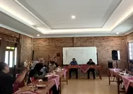 Meeting Room di Iwak Kalen Godean biasa digunakan untuk rapat, workshop, presentasi produk hingga rias pengantin