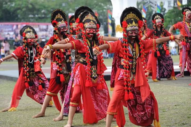 Tari topeng cirebon (Instagram @jabarprovgoid)