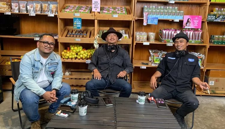 Alfredo Dhilan, bersama koordinator BCH Alan W. Hafiludin dan Komite Ekraf Kota Batu Muhammad Anwar