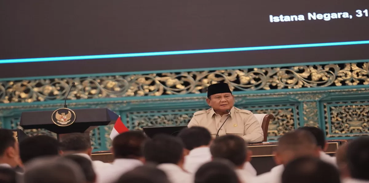 Saat pertemuan dengan KADIN, Presiden RI Prabowo Subianto menegaskan konsistensi Indonesia menjalankan politik luar negeri bebas aktif dan nonblok membuat posisi Indonesia diakui dan dipercaya negara-negara di dunia. (Kalimantansatu.com/Dok. Bakom RI)