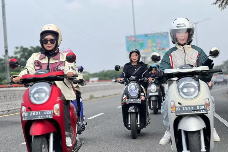 PT Daya Adicipta Motora menghadirkan acara bertajuk Scoopy Velocreativity. Kegiatan ini digelar di Cafe Kalesa, Taman Utara Bandung pada 26 April 2025.