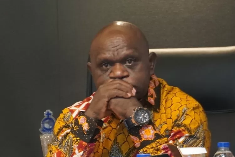 Potret Natalius Pigai Menteri HAM Kabinet Merah Putih. (Foto/X @NataliusPigai2.)