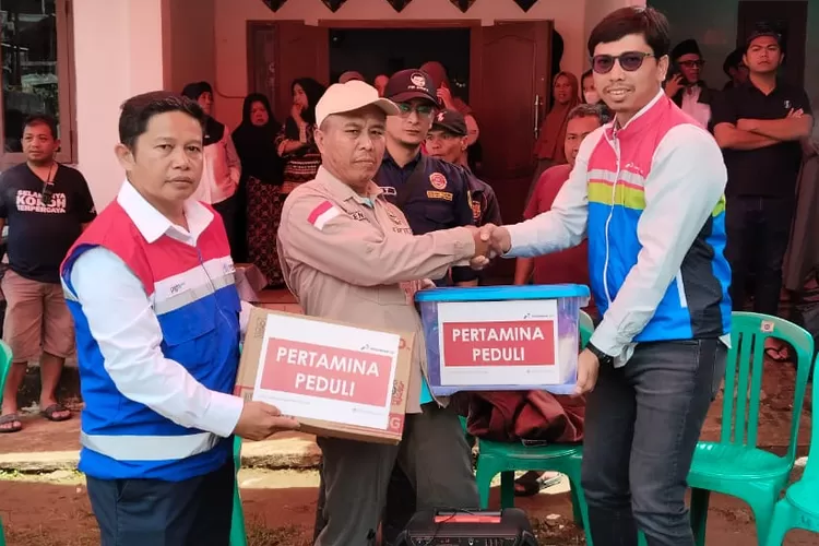 PT Pertamina Gas (Pertagas) salurkan bantuan untuk korban terdampak banjir dan longsor di Megamendung, Bogor