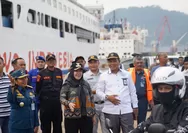 Eva Dwiana meninjau arus balik di Pelabuhan Panjang Bandar Lampung saat H+3 Lebaran