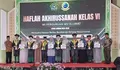 Haflah Menggunakan Empat Bahasa, Siswa MI di Jombang Ini juga Luncurkan Buku Antologi "Cahaya Pena"