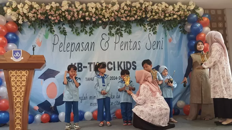 Pentas Seni dan Pelepasan KB-TKI PCI Kids 2024-2025 