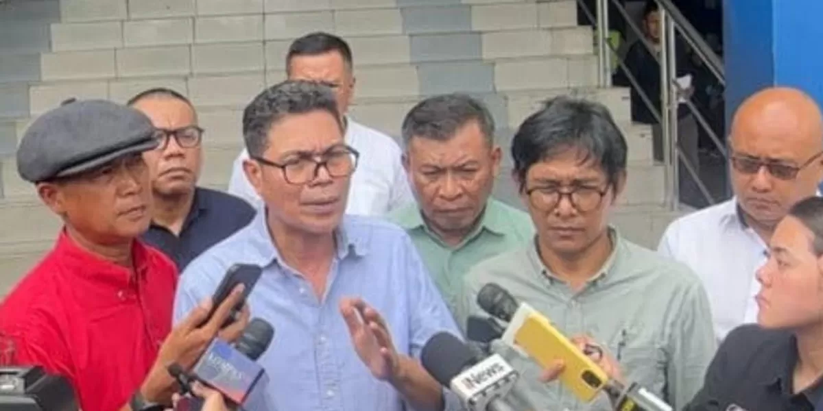 Aktivis 1998 Faizal Assegaf saat memberi keterangan kepada wartawan./net