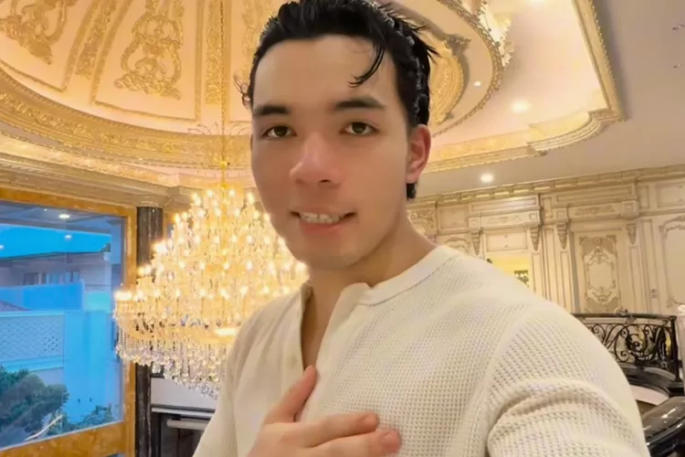 Saaih Halilintar mengumumkan telah memiliki rumah mewahnya sendiri di kawasan Pondok Indah (Instagram/@saaihhalilintar)