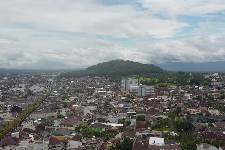 Mengenal Gunung Tidar Yang Berada Di Tengah Kota Magelang Dikenal ...