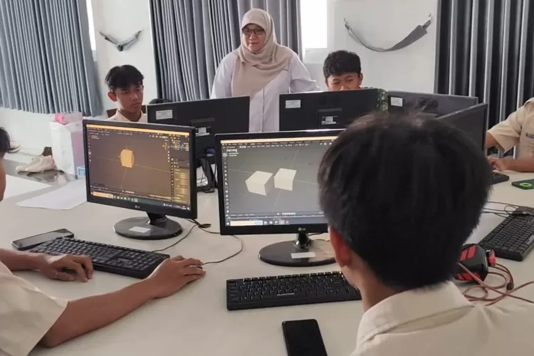 USM Gelar Pelatihan Animasi 3D Menggunakan Aplikasi Blender Tingkat Pemula di SMK NU 01 Kendal