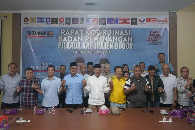 Badan Pemenangan Calon Bupati dan Wakil Bupati Bogor Rudy Susmanto - Jaro Ade saat deklarasi kemenangan di DPc Gerindra Kabupaten Bogor, Rabu, 27 November 2024. (Arifin/Metropolitan)