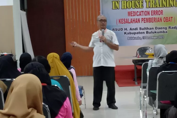 RSUD H Andi Sulthan Dg Radja menggelar In House Training kepada sejumlah petugas medis.