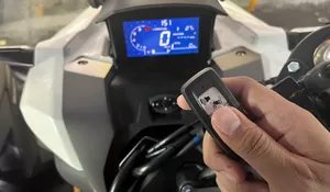 Jangan Sembaragan, Berikut ini Cara Tepat Mengganti Baterai Smart Key pada Sepeda Motor  