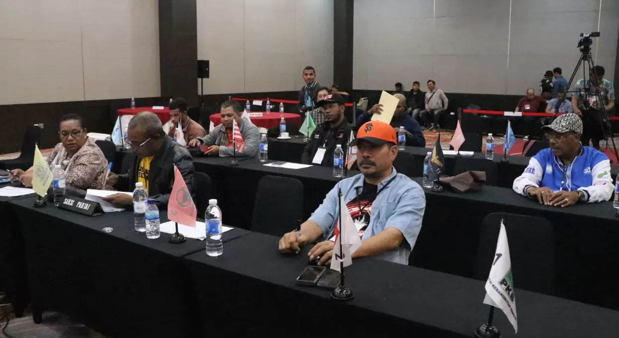 Rekapitulasi suara tingkat DPR Papua di Hotel Horison Ultima Entrop Jayapura, Rabu (20/3/2024). PKB dan Gerindra menolak hasil rekapitulasi suara dari KPU Papua. (CEPOSONLINE.COM/MUSTAKIM ALI)