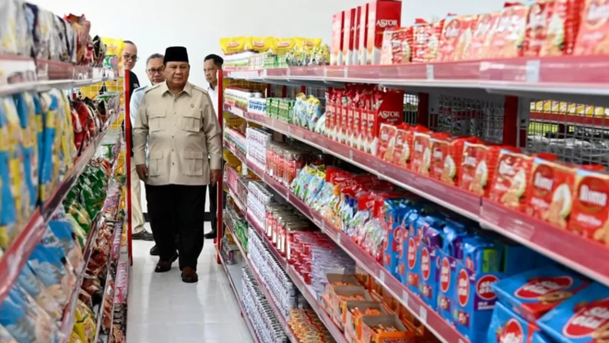 Presiden Prabowo Subianto meninjau Koperasi Desa Merah Putih Desa Nglawak, Kecamatan Kertosono, Kabupaten Nganjuk, Jawa Timur.(Foto: BPMI Setpres)