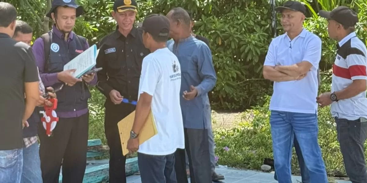 Foto: Tim KKP RI melakukan survei wacana untuk lokasi Kampung Nelayan Merah Putih di Gampong Ujung Tanoh, Kecamatan Setia, Kabupaten Abdya, Jumat (17/4/2026)