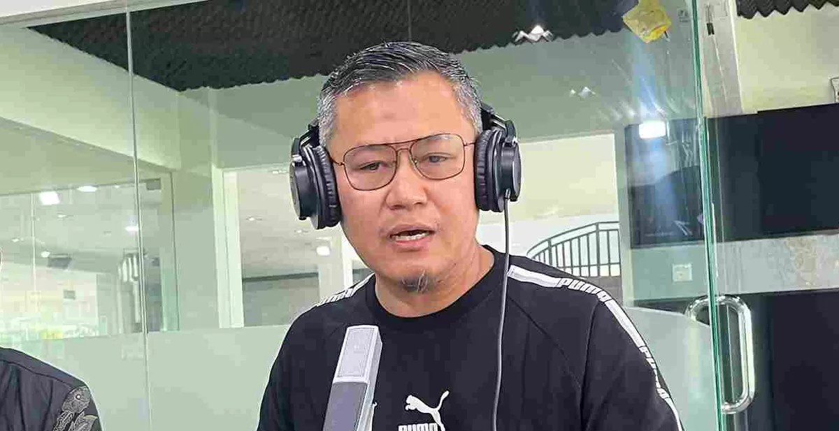Sekda Kota Tanjungpinang, Zulhidayat saat Dialog Tanjungpinang Pagi di studio RRI Tanjungpinang. (Foto:Diskominfo Tanjungpinang)