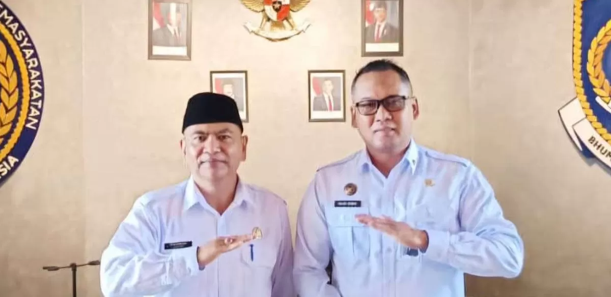 Kepala Kantor Kemenhaj Kota Batam, Syahbudi foto bersama kepala Kantor Imigrasi Kelas I Khusus TPI Batam, Hajar Aswad, usai silaturahmi. (dok.Kemenhaj kota batam)