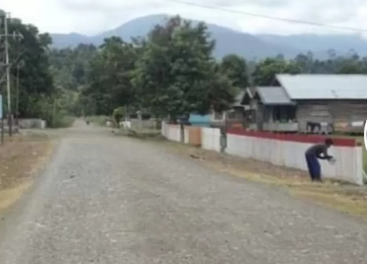 Potret kehidupan bahodopi  zaman dulu, hampir satupun kendaraan yang melintas