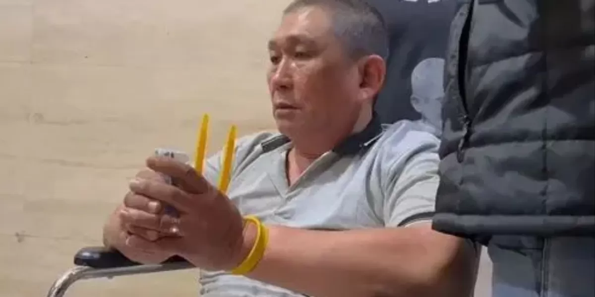 Terduga bandar narkoba bernama Erwin alias Koko Erwin digiring ke dalam Gedung Bareskrim Polri, Jakarta, Jumat (27/2/2026). (Foto: Antara/Dokumentasi pribadi)