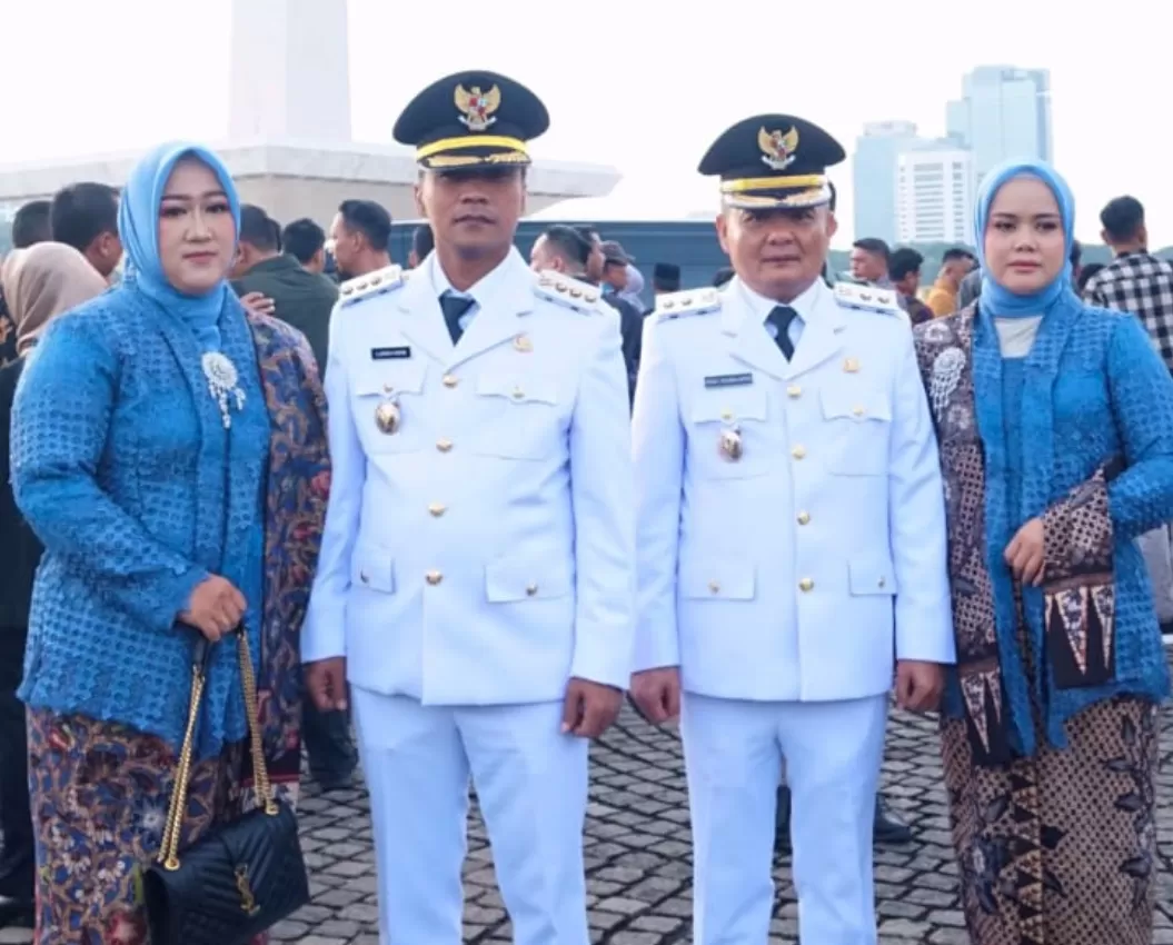 Bupati dan Wakil Bupati Bangkalan Lukman Hakim dan Moch Fauzan Ja'far sebelum melakukan pelantikan di Gedung Istana  (Muchlis Aliwafha )