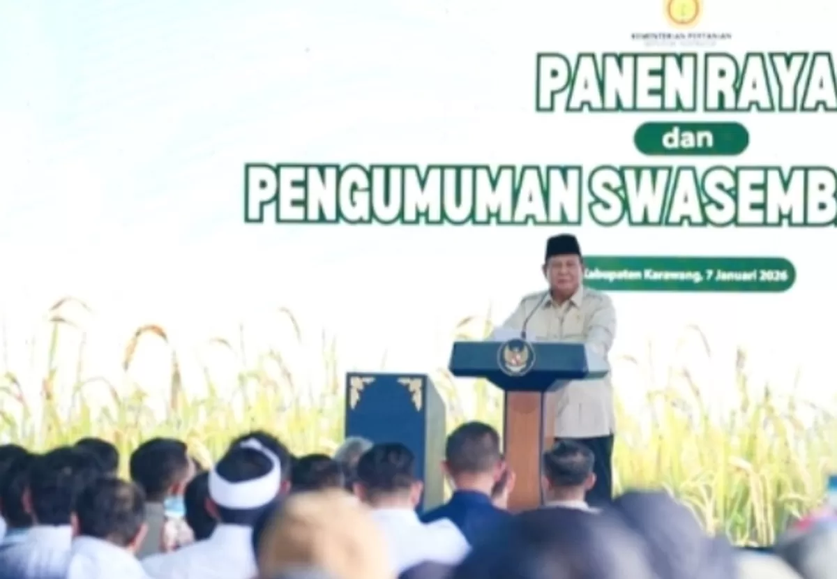 Presiden RI Prabowo Subianto saat di acara Panen Raya di Desa Kertamukti, Kabupaten Karawang, Jawa Barat./tangkapan layar video