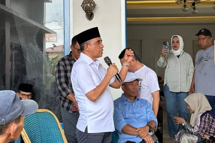 Anwar Hafid saat bertemu warga Kabupaten Morowali beberapa waktu lalu. (Foto: Ist).