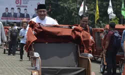 Bantu Pengayuh Becak, 130 Becak Listrik Disalurkan di Kabupaten Bogor