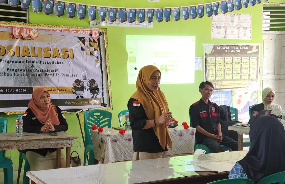 BEM UNISSAS Bersama Bawaslu Sambas Hadir di MAS Al-Hikmah Sidang (Yokalbar )