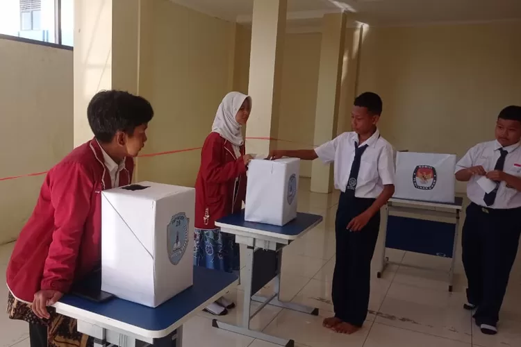 Suasana pemilihan Ketua dan Wakil Ketua Osis dan MPK SMPN 29 Depok.  (ANDIKA EKA/RADAR DEPOK)