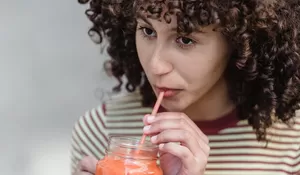 Selain Wortel, Ini Dua Buah Populer Yang Dapat Membantu Anda Menjaga Kesehatan Mata