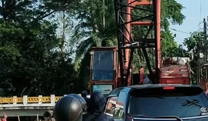 Awas, Pemberat Crane di Grogol Depok Mematikan! Jalan Raya Grogol Dibiarkan Terbuka