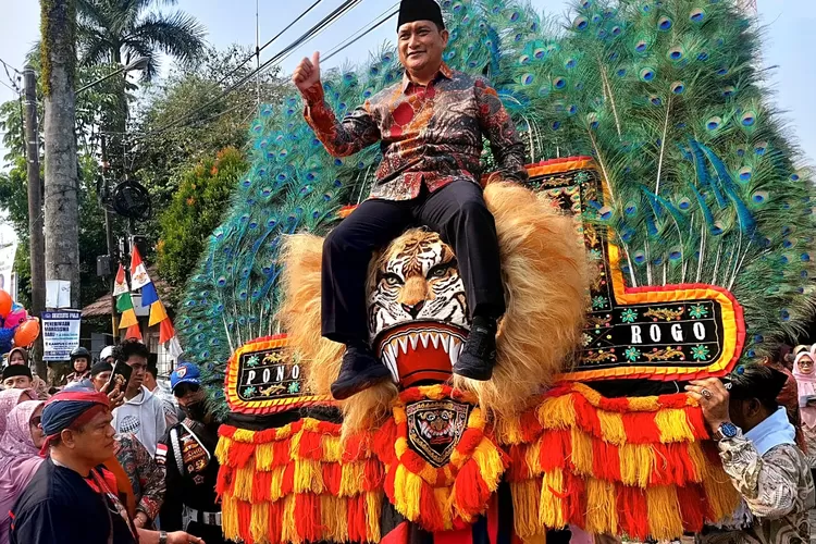 Camat Cibinong, Menaiki Reog pada pawai Taaruf di Pembukaan MTQ Tingkat Kecamatan Cibinong 2024