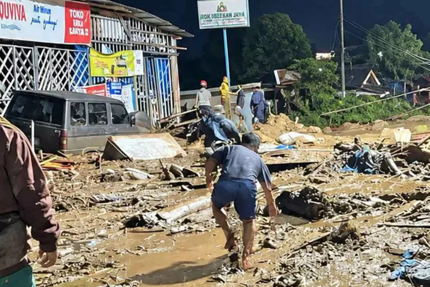 Hujan Deras Picu Banjir Bandang di Arosuka, Petugas Masih Lakukan Evakuasi dan Pendataan (ilustrasi/Beritaonline.co)