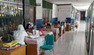 Alhamdulillah, Plafon Ambrol di Ruang Guru SMPN 10 Depok Diperbaiki Juli
